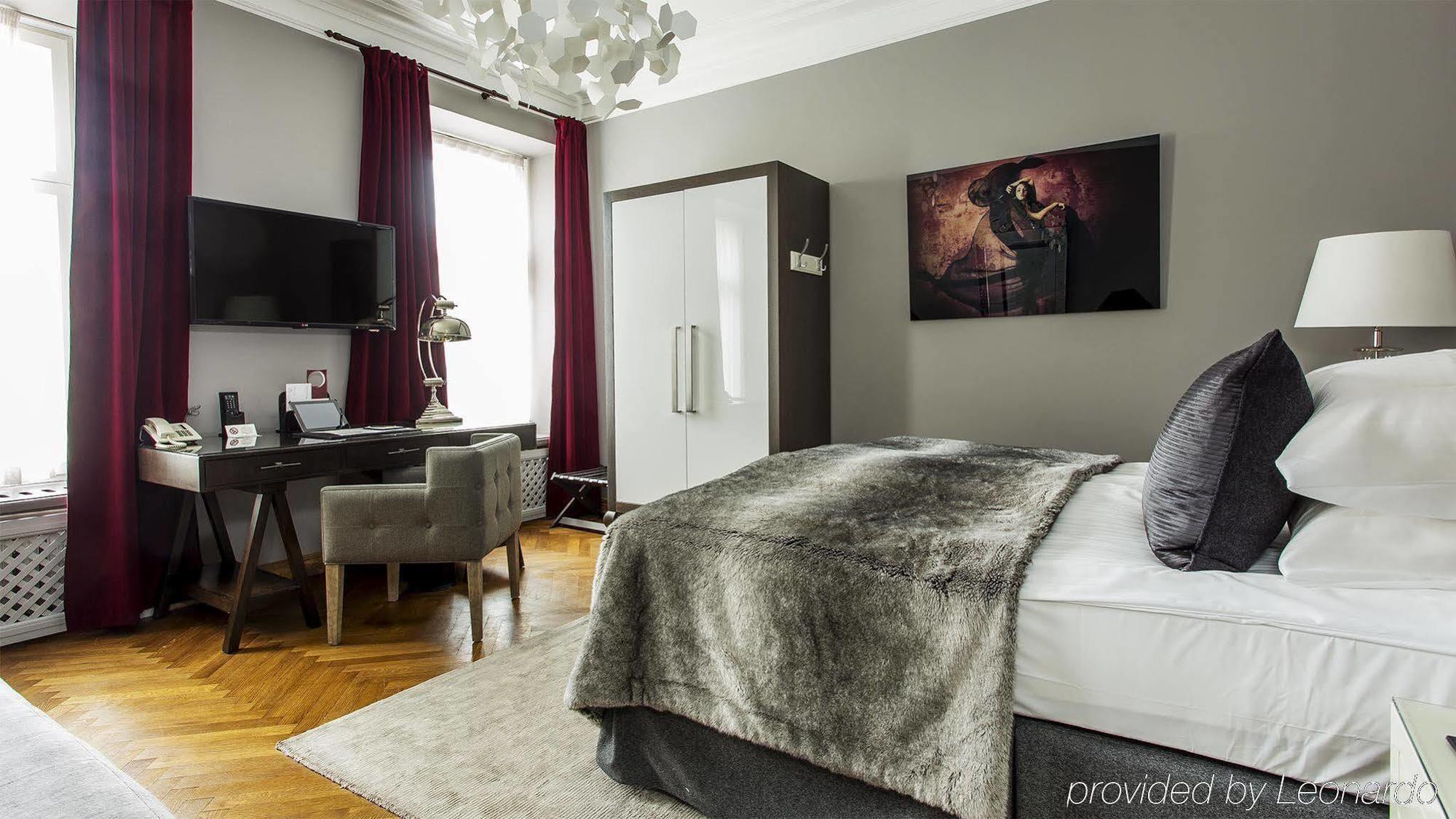 St. Petersbourg Hotel - Small Luxury Hotels Of The World Tallinn Ngoại thất bức ảnh